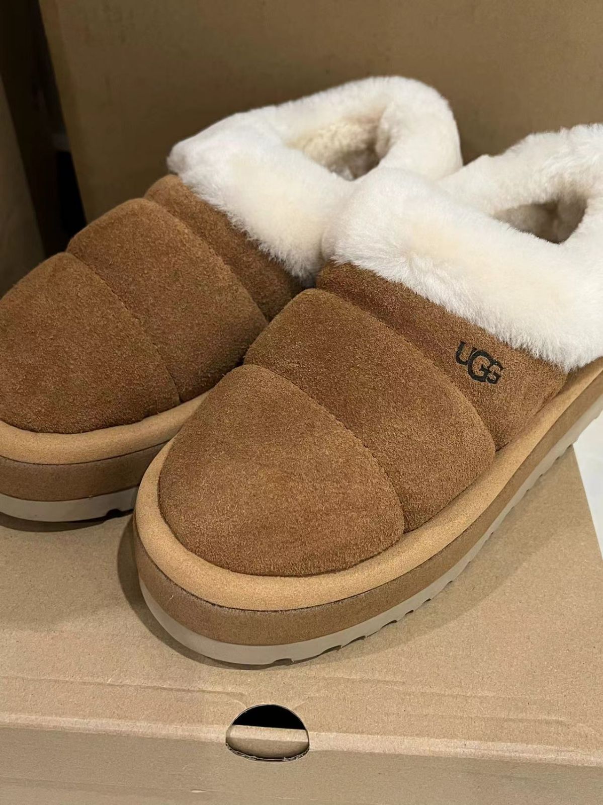 アグ UGG 厚底 スリッポン TAZZLITA タズリタ ダズリータ - メルカリ