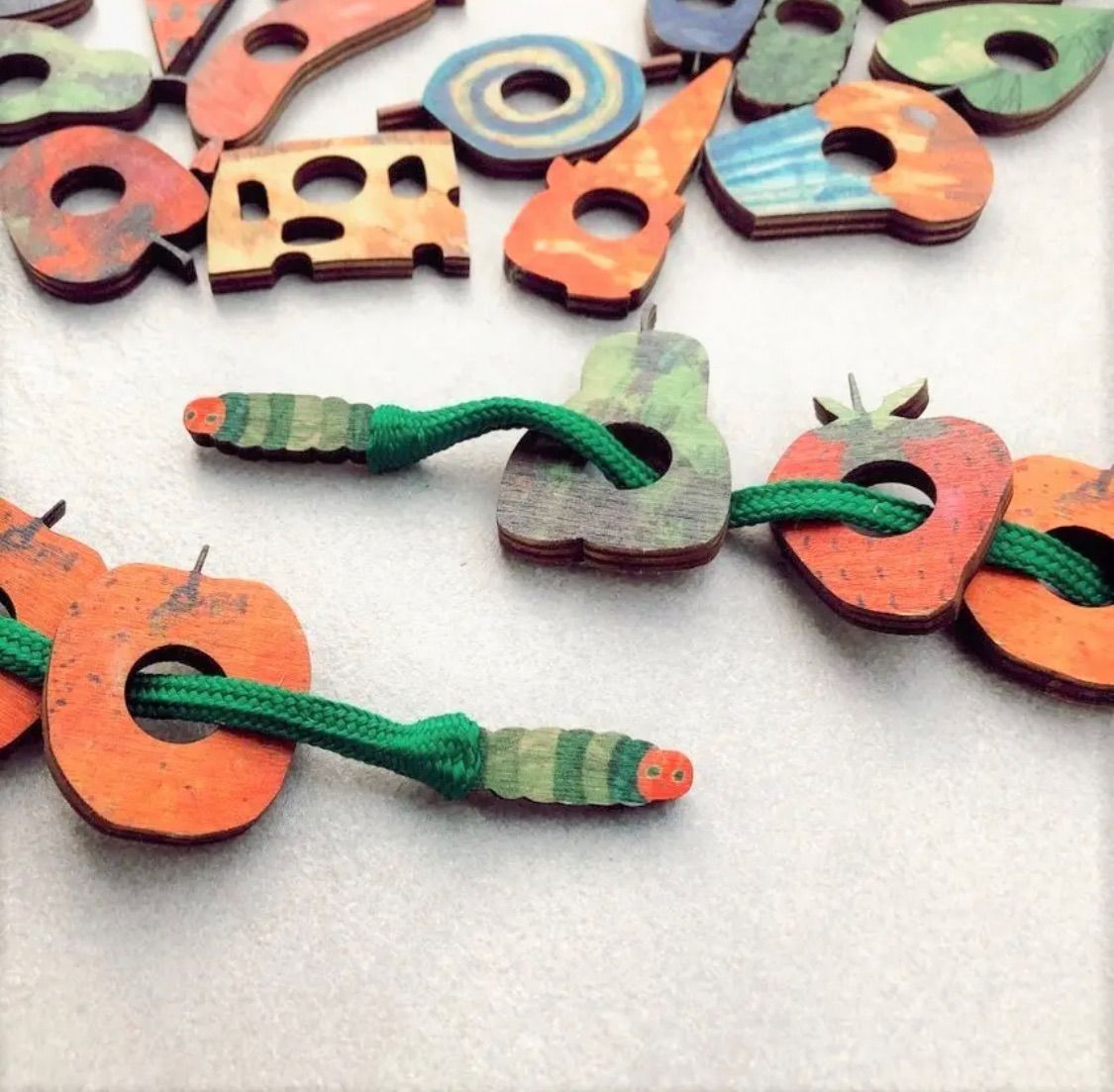 木箱タイプ はらぺこあおむし 紐通し YUZUMIYA_COM