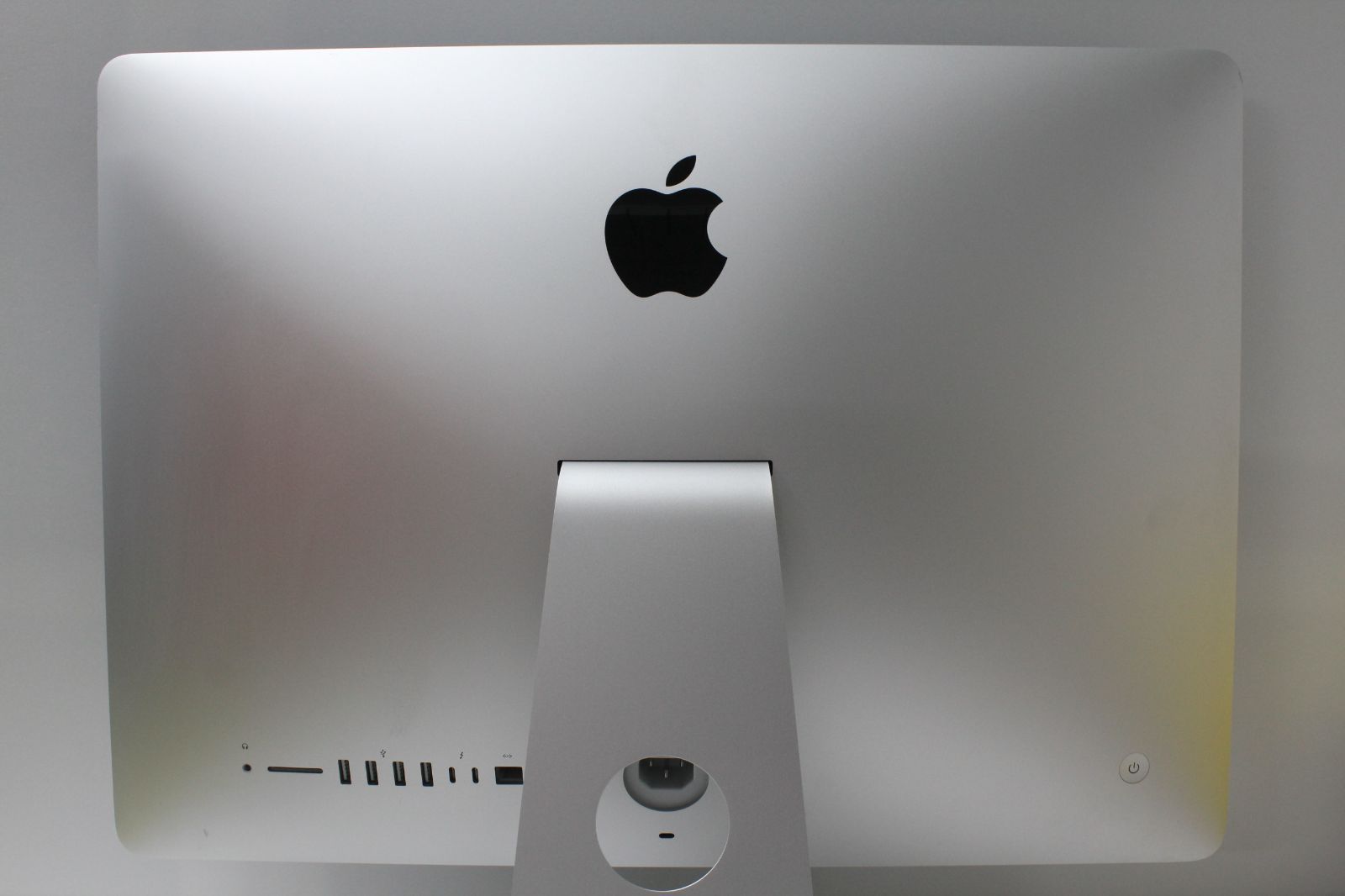 最終特価iMac 21.5インチ、2017年モデル、メモリ8GB、HDD1TB。 iMac (Retina 4K, 21.5-inch, 2017) - 技術仕様 - Apple
