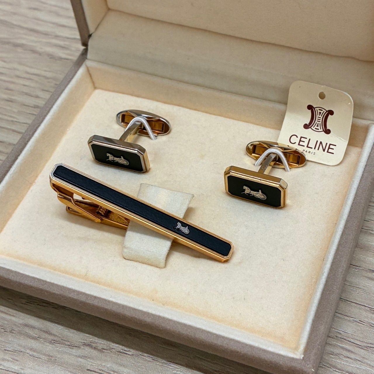CELINE 美品 ネクタイピン& 箱 CELINE（ネクタイピン）のフリマアイテム一覧
