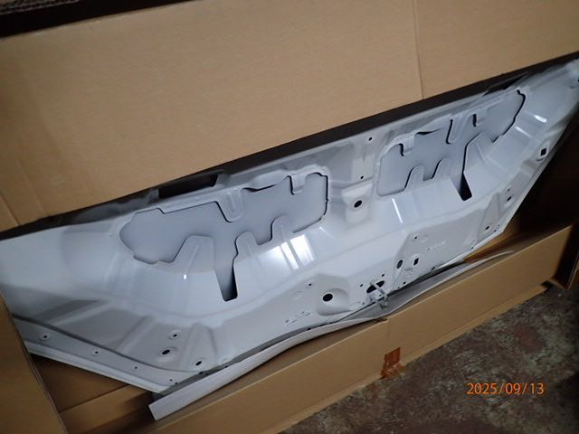 フィット GR1 GS4 ボンネット フードパネル パールホワイト 60100-5za-000zz