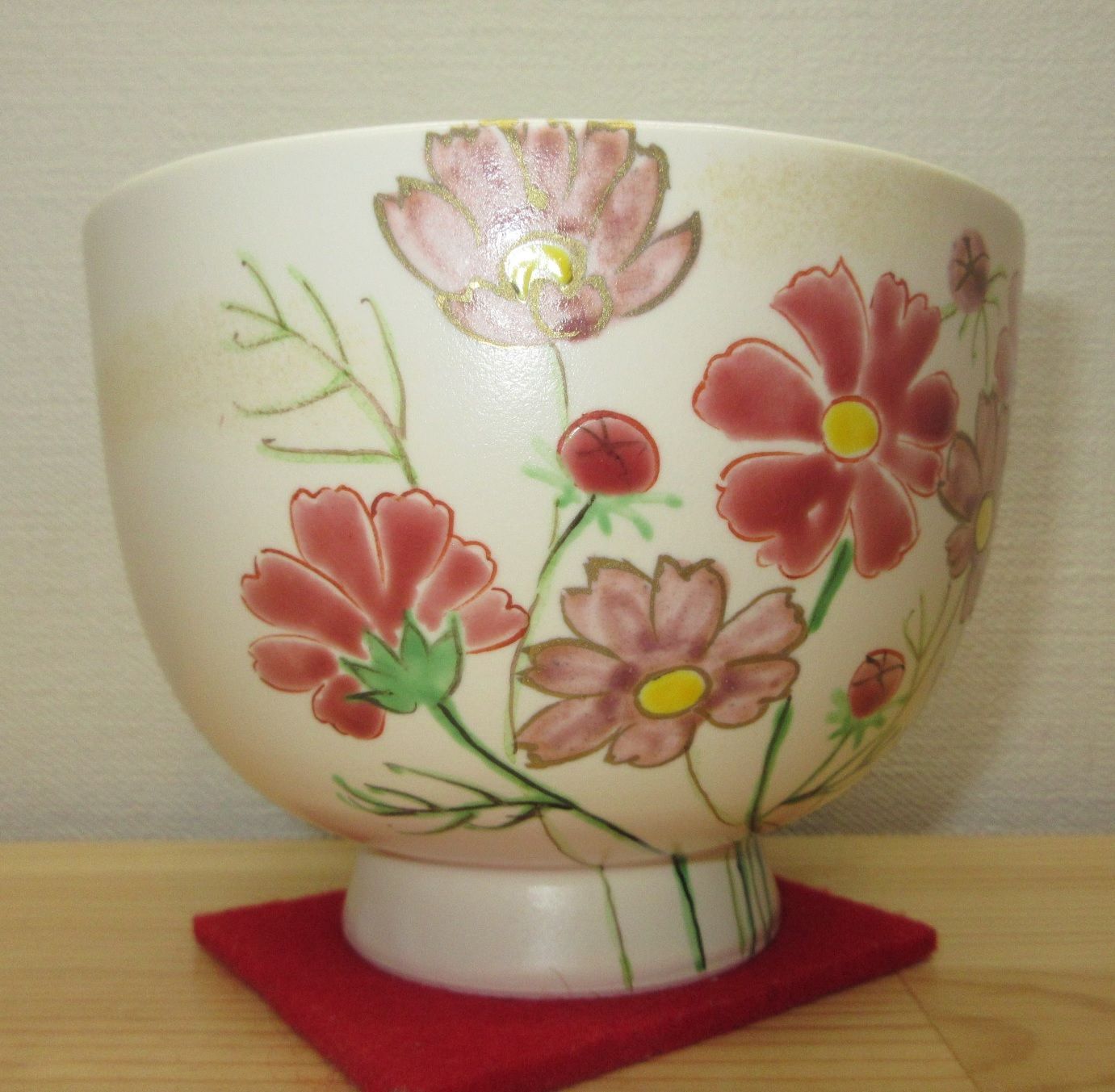 逢絢亭・新品】茶道具 茶碗 京焼 白釉 コスモスの図 秋桜の図 水