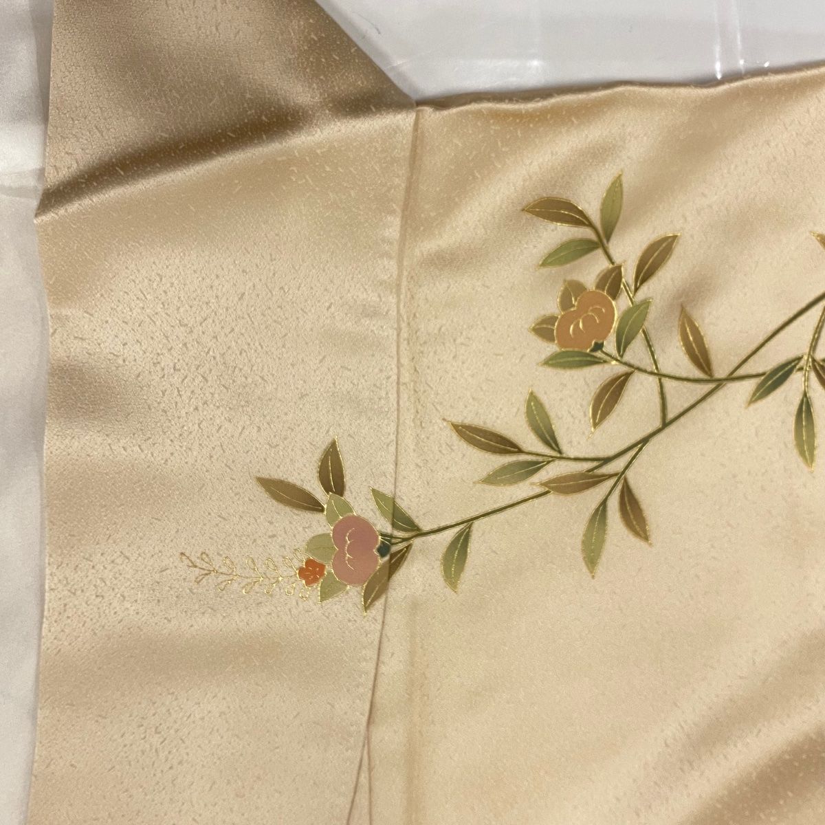 訪問着　絞り　刺繍　未使用　裄66 道長取り　秋草　花　美品　正絹【Ｒ4】 訪問着) しぼり 花刺繍 金糸 しつけ糸有 A3298 | 和ノ藤リユース