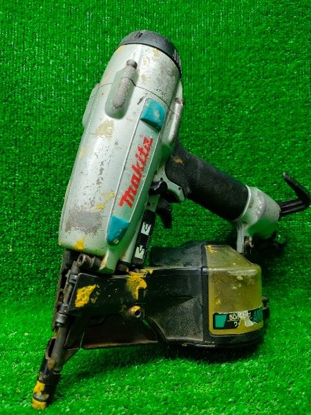 ◎マキタ 50mm エア釘打 AN504 エア漏れも送り不良もなし 動作 済み