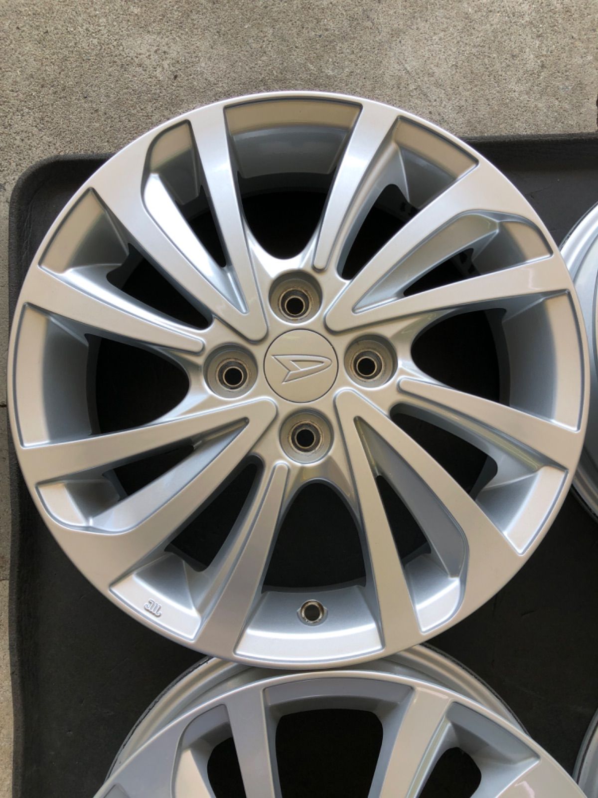 ダイハツ タフト 純正 15in 4.5J +45 PCD100 4本セット キャスト