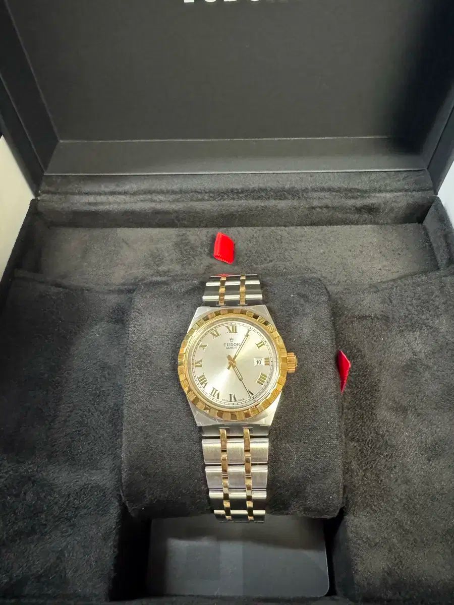 TUDOR チューダー ロイヤル 28mm コンビ シルバー ローマ版 25 年 5 月間商品