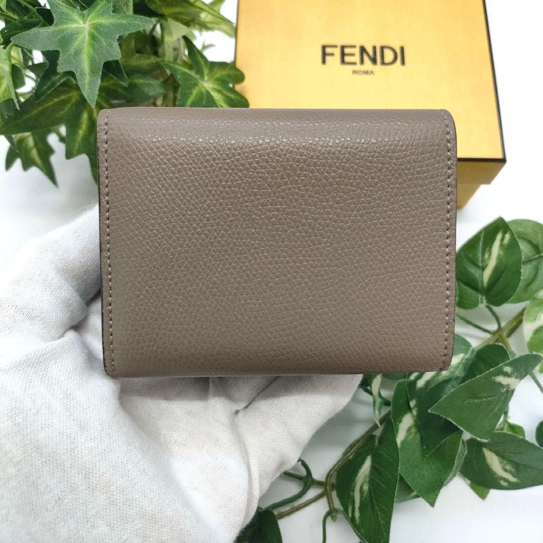 フェンディ　現行品　三つ折り財布　FFダイヤモンドウォレット　グレージュ フェンディ 現行品 三つ折り財布 FFダイヤモンドウォレット グレージュ