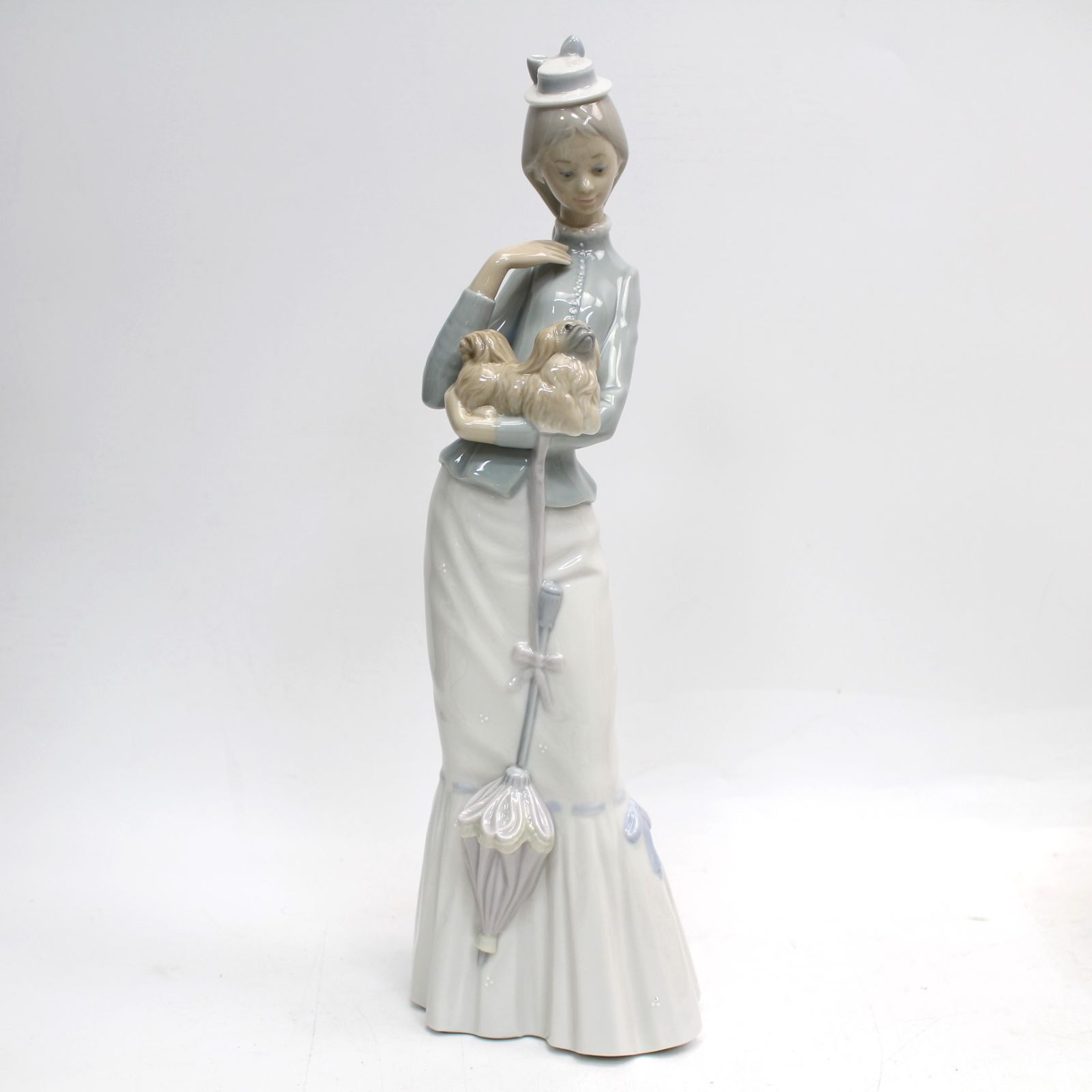 IS118)【美品】LLADRO リヤドロ 子犬を抱く貴婦人 No.4893 フィギュリン