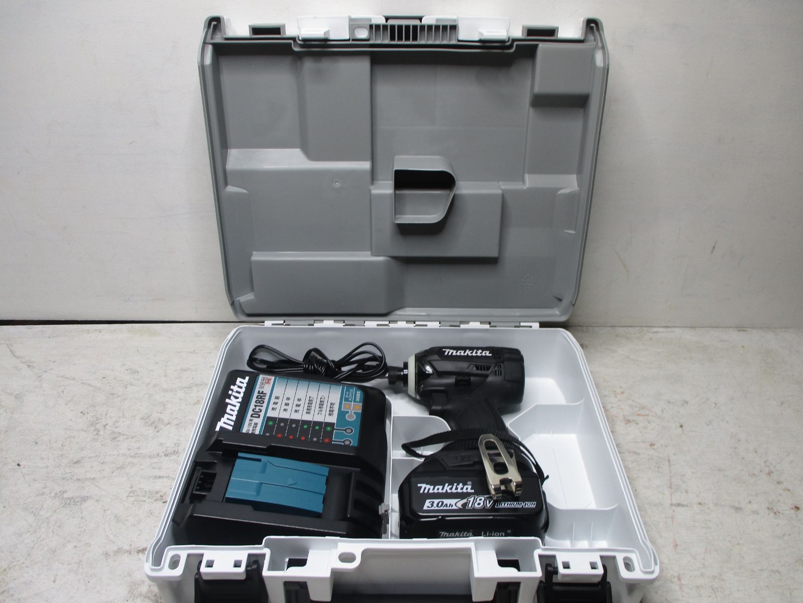 MAKITA マキタ 18V 充電式インパクトドライバー バッテリ1個 急速充電器 ケース付 2509