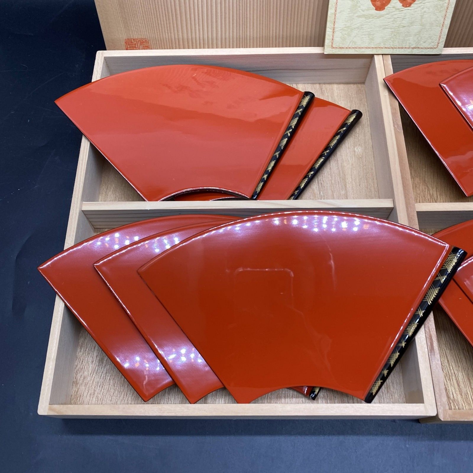 木曽漆器　扇面型銘々皿　5枚×2セット　漆塗　木製　小皿　平皿　朱塗　漆芸　未使用保管品　伝統工芸品 木曽漆器 扇面型銘々皿 5枚×2セット 漆塗 木製 小皿 平皿 朱塗 漆芸 未