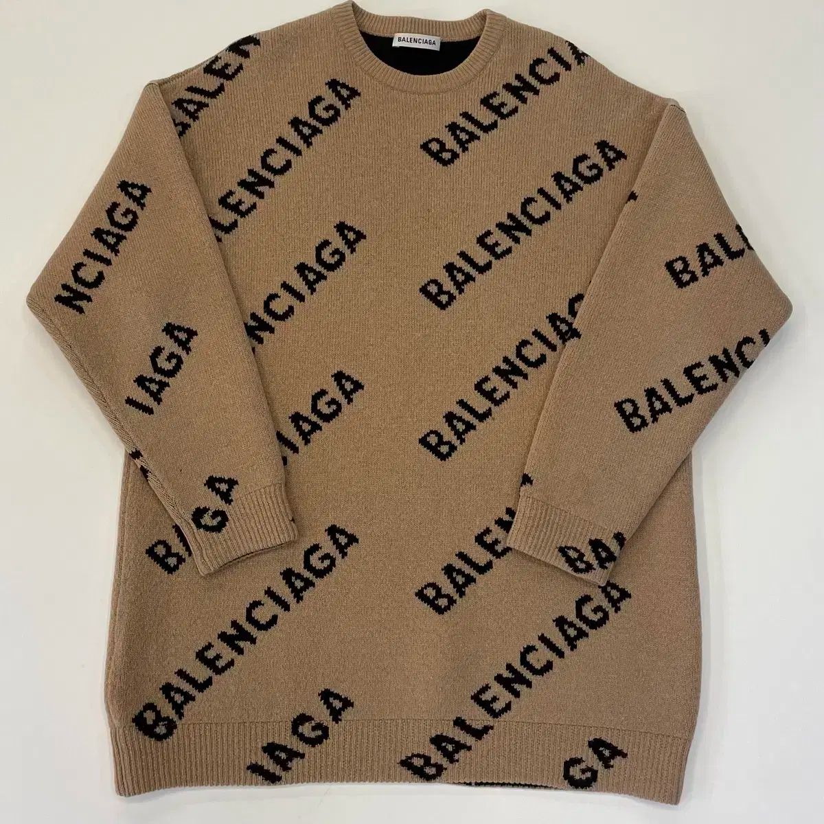 BALENCIAGA 総柄　ベージュ ロゴニット Sサイズ　バレンシアガ バレンシアガBALENCIAGA ニットメンズロゴベージュブラウン