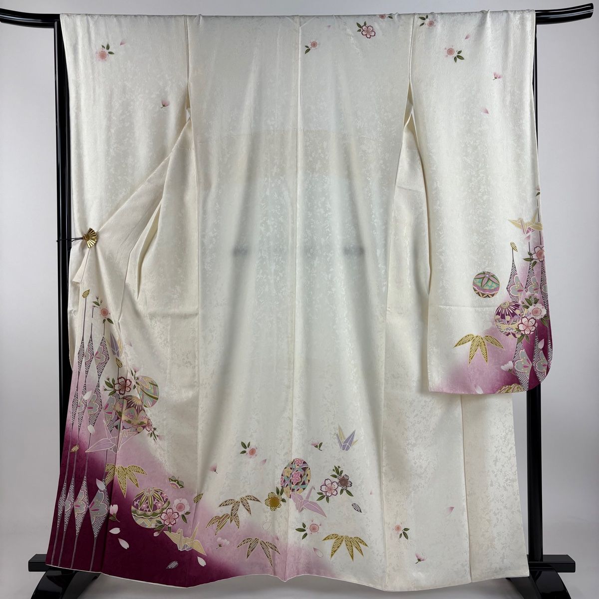振袖 身丈161.5cm 裄丈66.5cm M 袷 手毬 桜 箔 金彩 クリーム 正絹 秀品