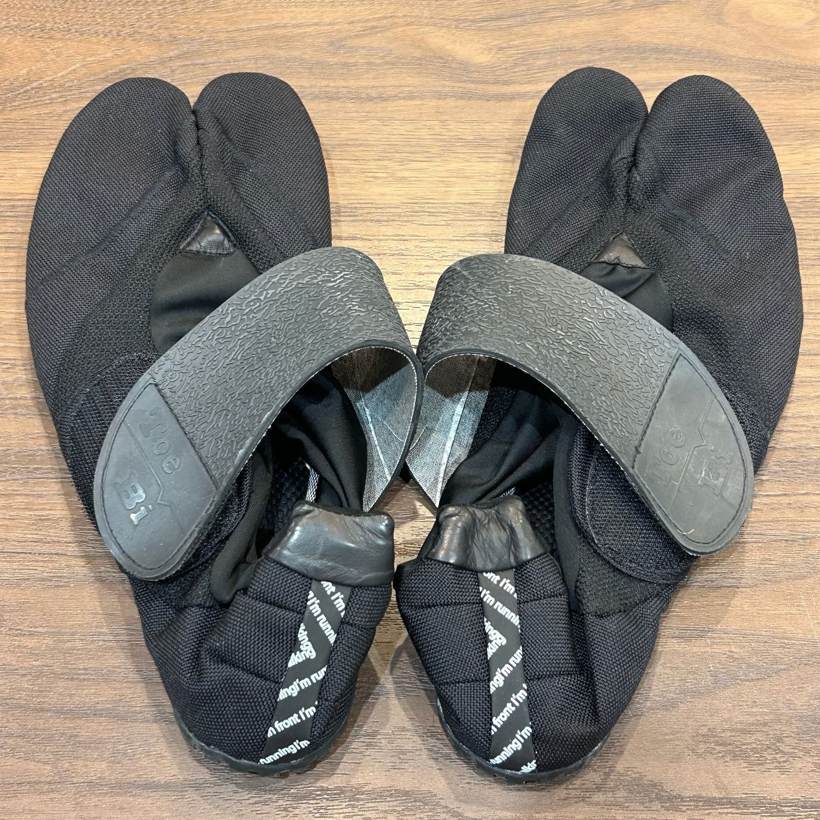訳あり品】Toe-Bi (トゥ－ビ）ブラック 新型ランニング足袋 箱し
