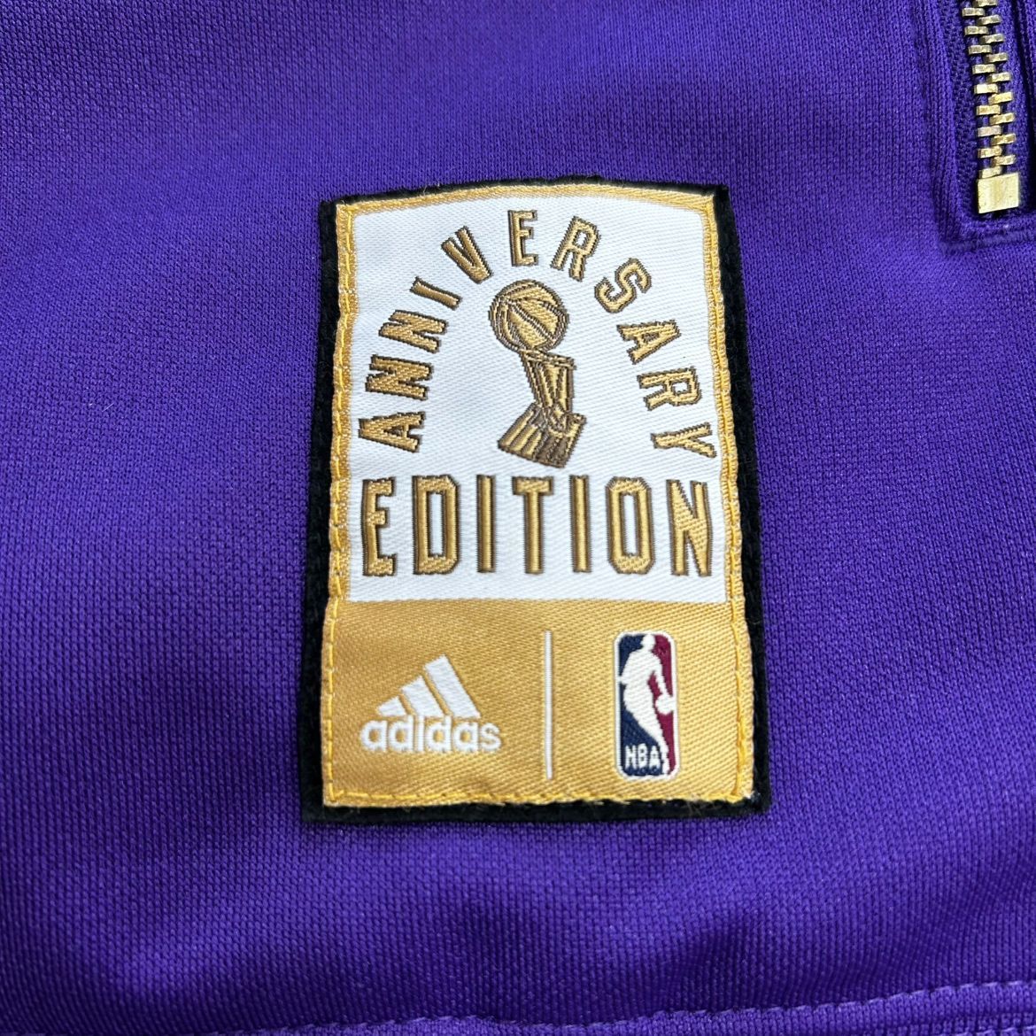 希少 NBA レイカーズ adidas 歴代優勝年 トラックジャケット