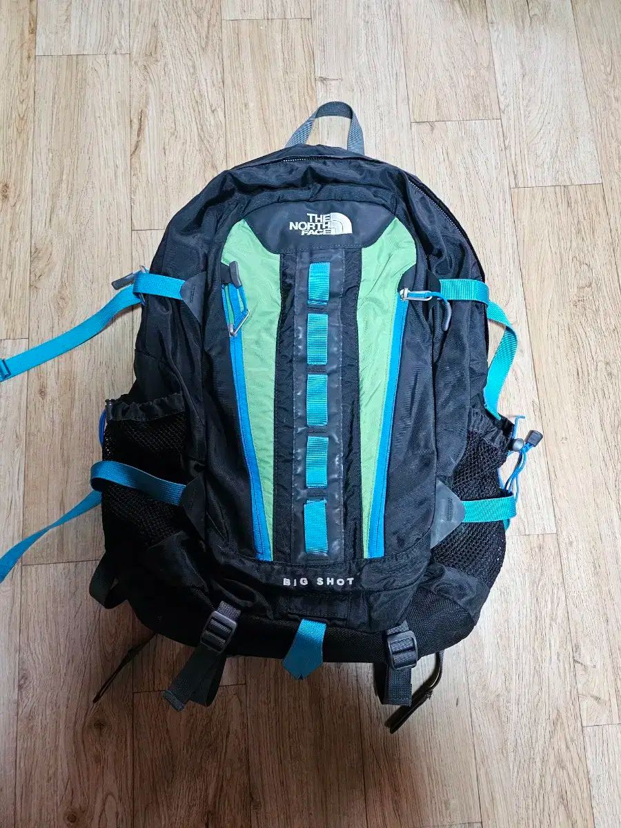 THE NORTH FACE ザ ノース フェイス 登山リュック 32 リットル