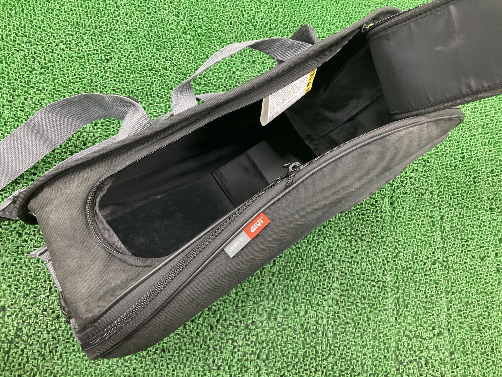 GIVI製 サイドバッグ 左右 94355 社外 中古 バイク 部品 EA100B