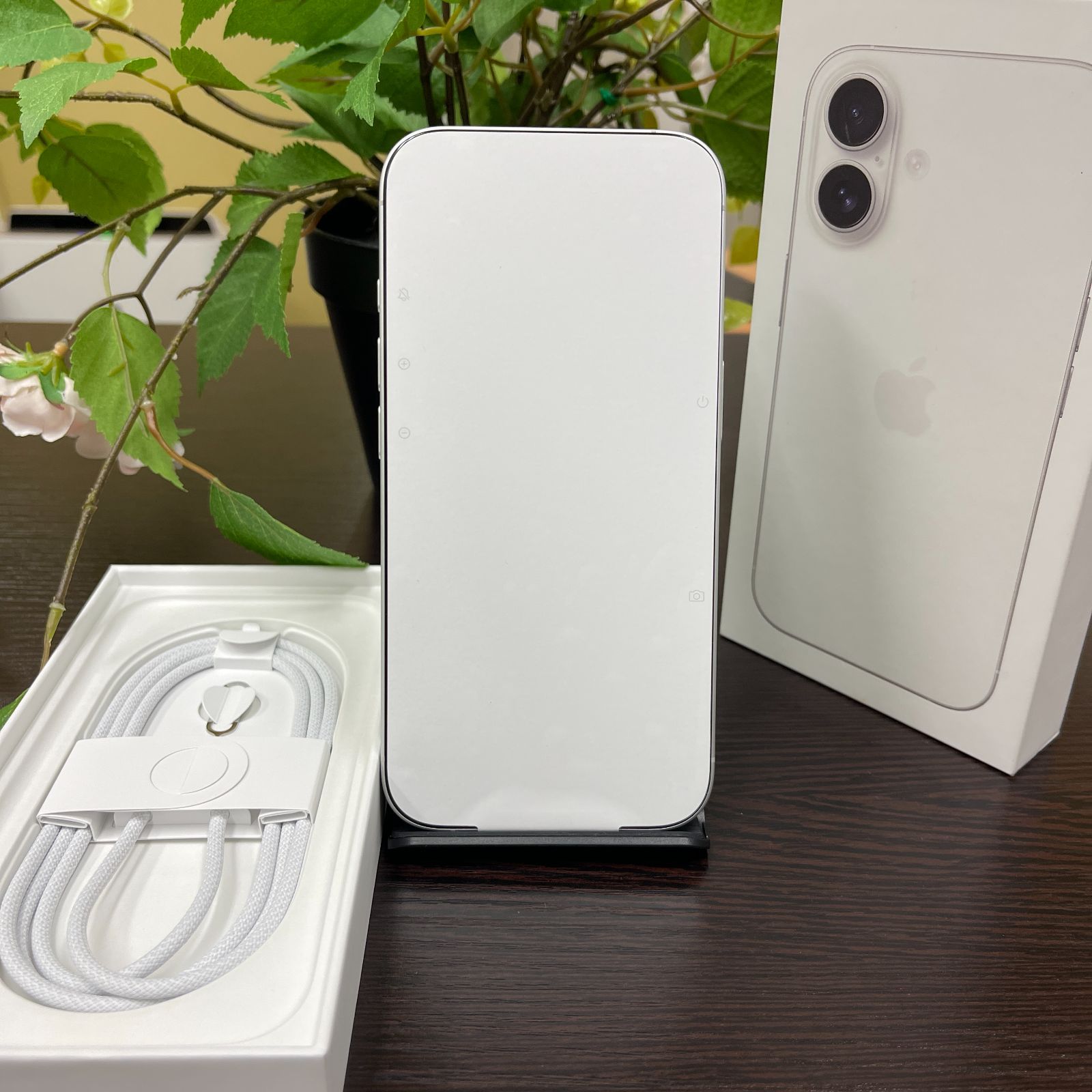 【メルカリ最安値】iPhone16 Plus ホワイト 512GB SIMフリー Apple iPhone 16 Plus 512GB SIMフリー [ホワイト] 価格比較