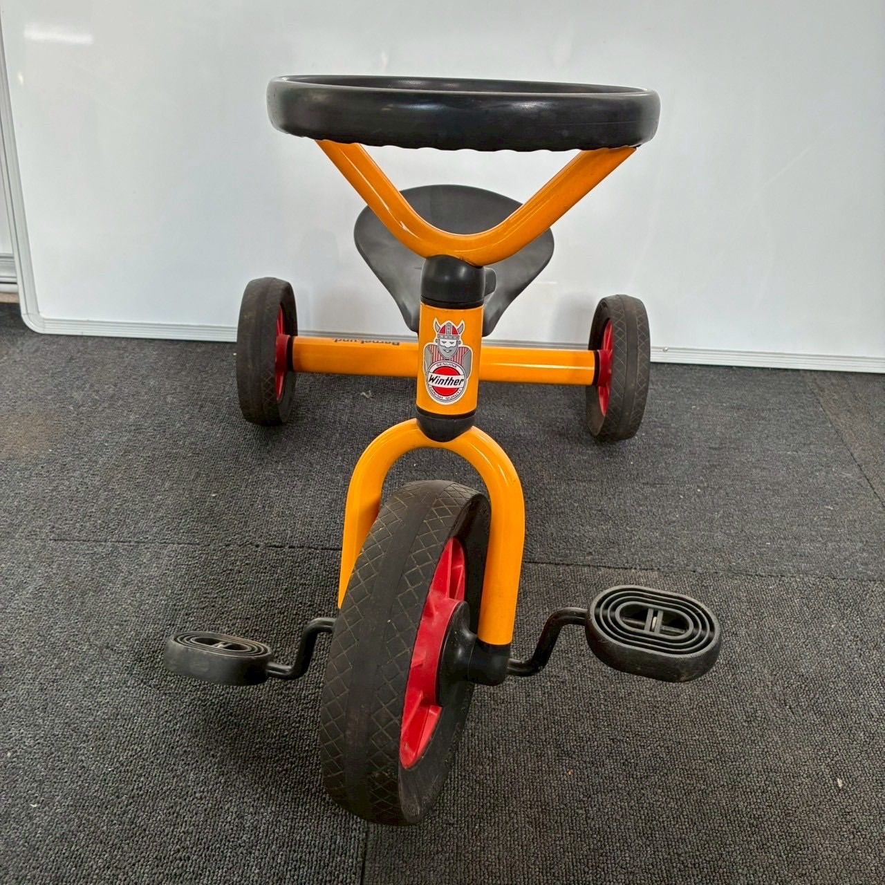 ボーネルンド・ウィンザー社　三輪車　丸ハンドル Amazon.co.jp: ボーネルンド ウィンザー ( Winther ) ペリカン