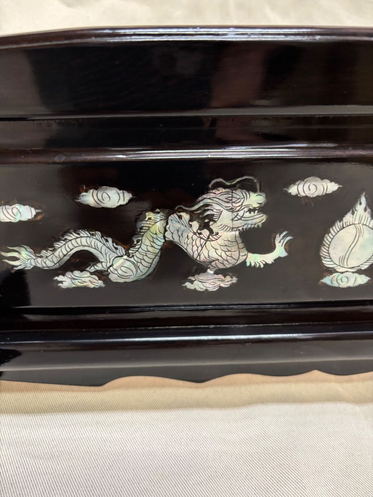時代物 黒漆塗 螺鈿細工山水人物図 刀掛け 2本掛 古美術　刀掛台　螺鈿細工 時代物 黒漆塗 螺鈿細工山水人物図 刀掛け 2本掛 古美術