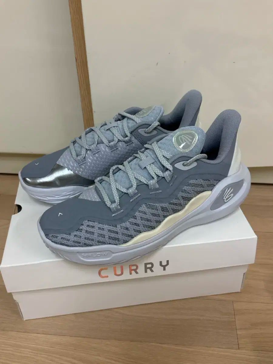 UNDER ARMOUR　バスケットシューズ　25cm