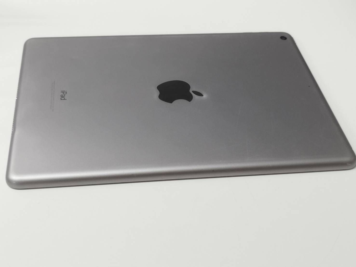 お買い得品 【Wi-Fiモデル】iPad 第5世代/A1822/128GB〈MP2H2J/A〉