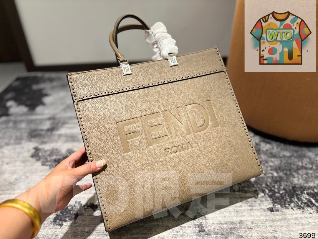 ⭐️新品未使用⭐️　【定価151,200円】印伝屋　ハンドバッグ　パッチワーク　繋ぎ ⭐️新品未使用⭐️ 【定価151,200円】印伝屋 ハンドバッグ