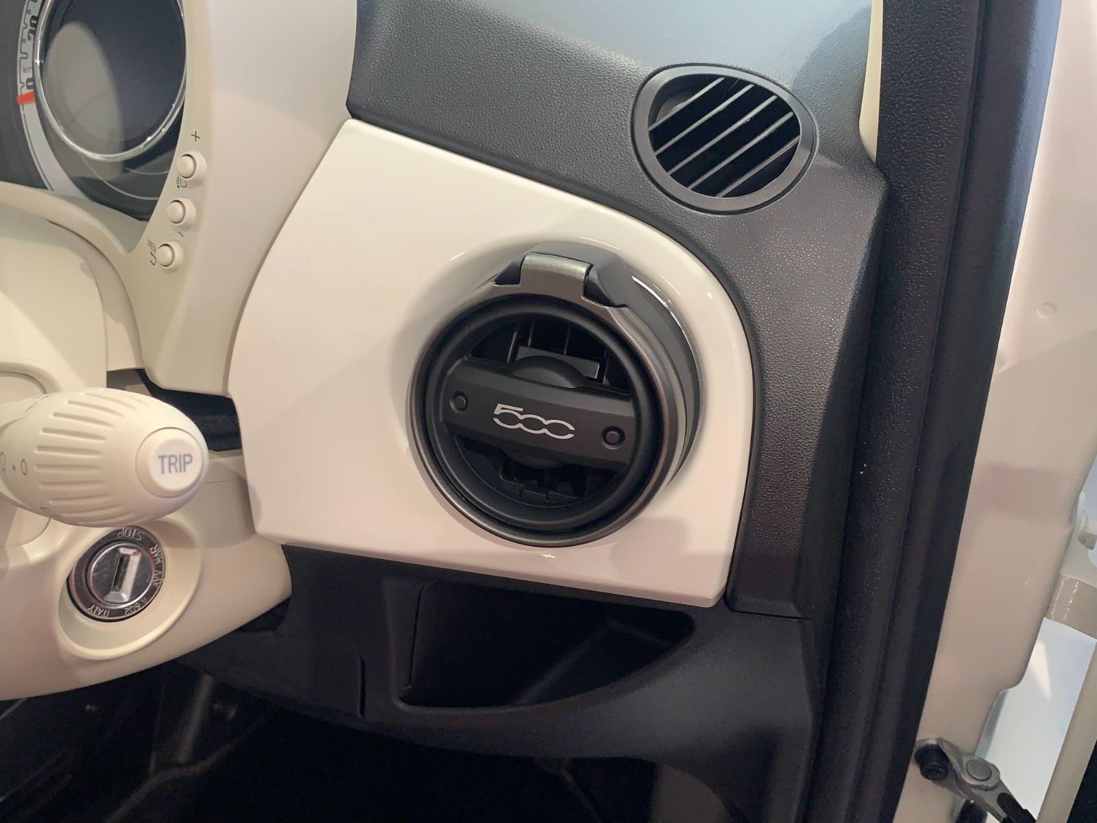 FIAT(フィアット)純正ドリンクホルダー500専用