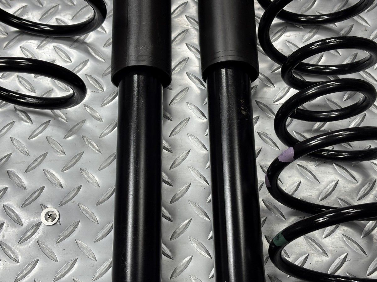 ZC33S スイフトスポーツ 純正 サスキット 品番41601-68R00 41602-68R00 4181068R00 ショックアブソーバー スイスポ 25080035 BRIGHTFACE_UK