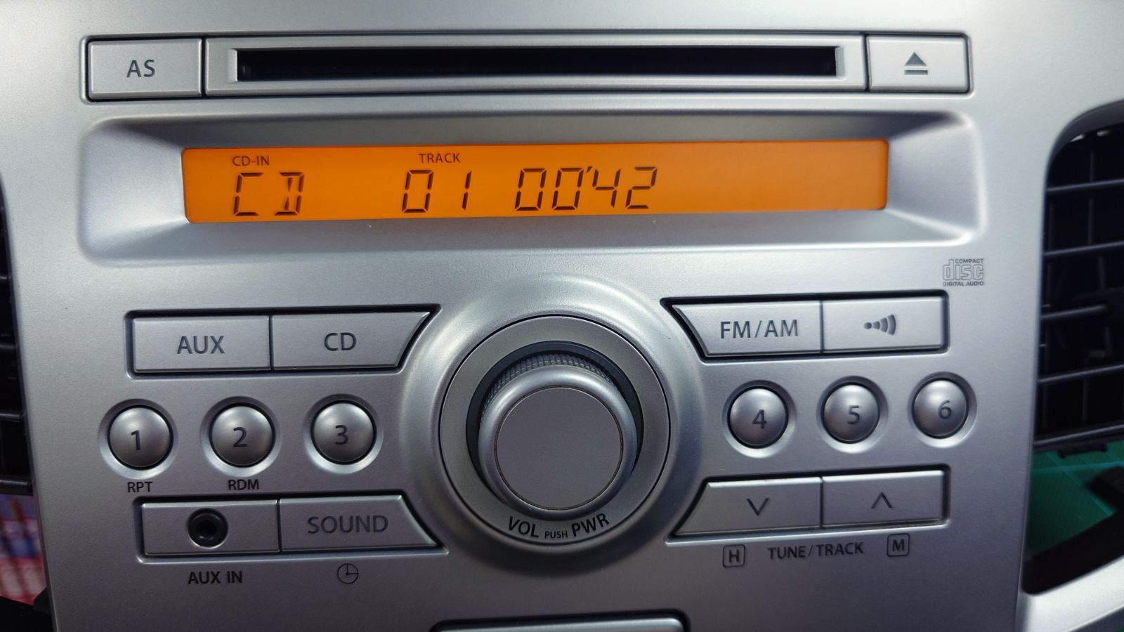 スズキワゴンR 純正オーディオ MH34SワゴンR純正オーディオ☆CD,AUX,ラジオ☆スズキ純正☆完動