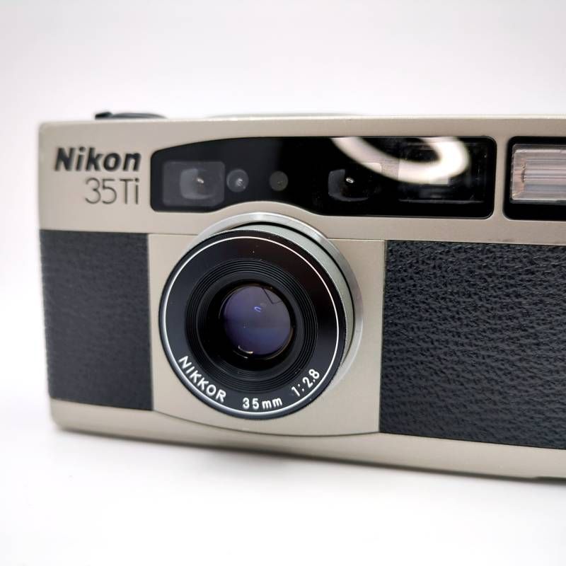 コンパクトフィルムカメラ