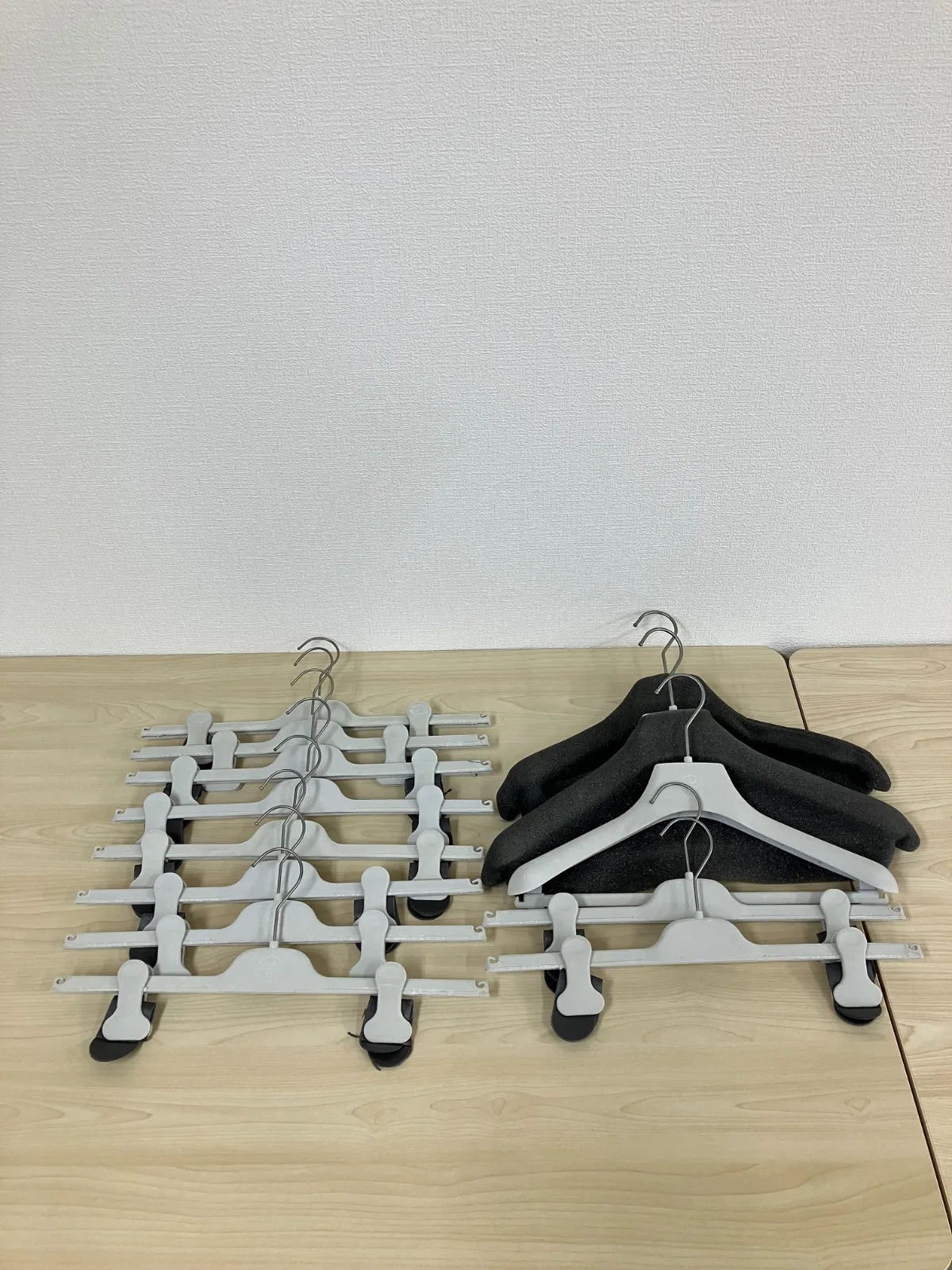 n*i様 エルメス　木製ハンガー　3本セット n*i様 エルメス 木製ハンガー 3本セット エルメス ハンガー 3本