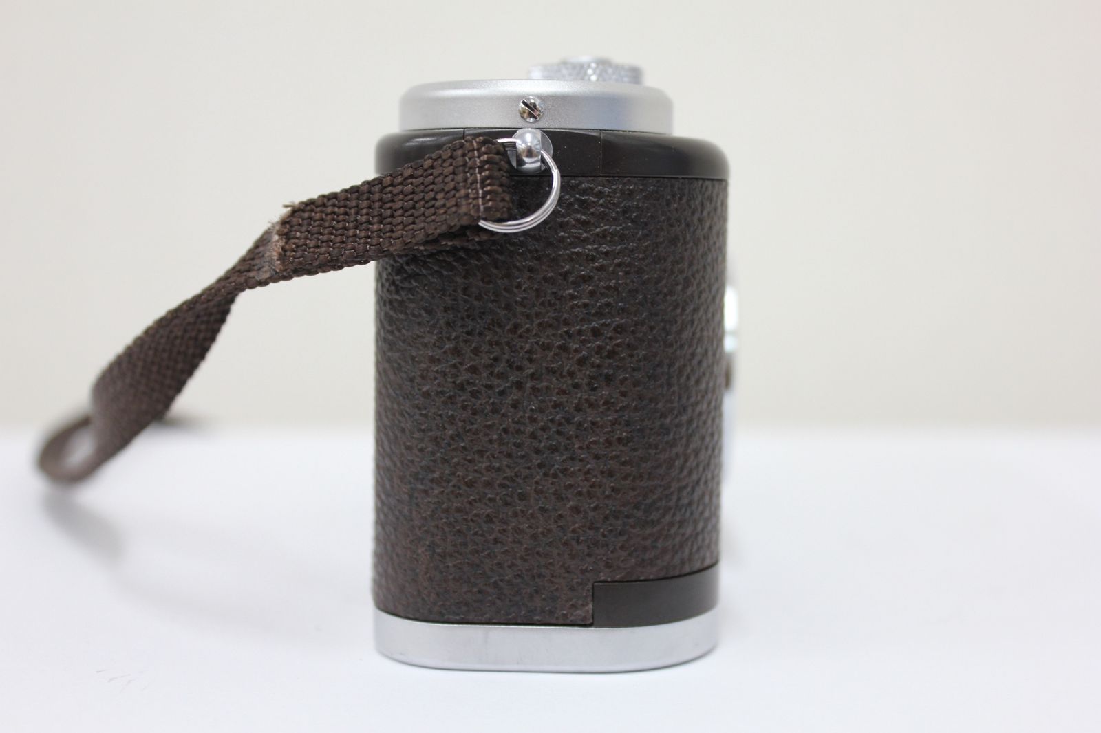 コンパクトカメラ e