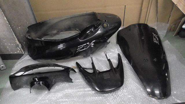 ライブディオZX中期 AF35 の カウルセット 社外 1747275790