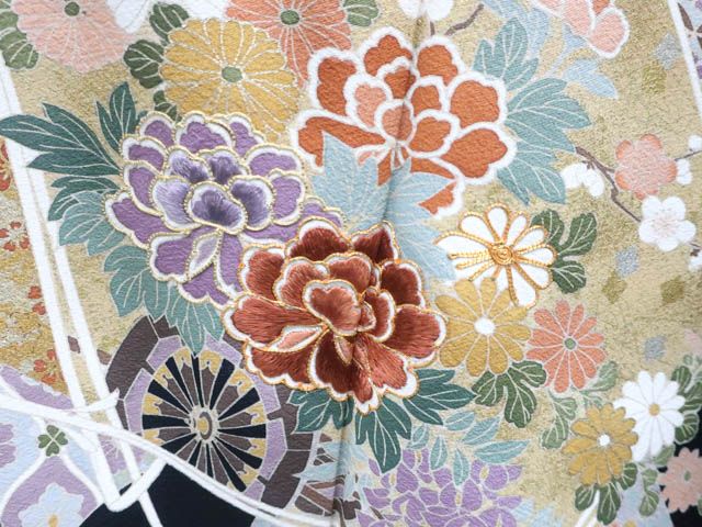 リサイクル着物 黒留袖 五つ紋 金駒刺繍 比翼仕立 古典花文 正絹 身丈約158.5cm 裄丈約65.5cm 25z06-3688 一輝堂】リサイクル着物 黒留袖 五つ紋 金駒刺繍 比翼仕立 古典花文