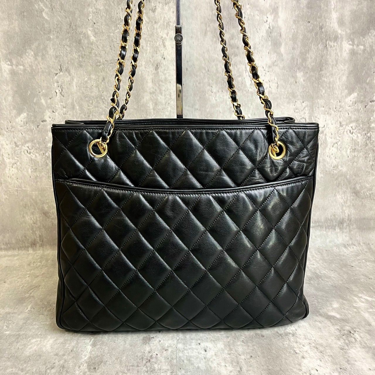 ✨良品✨ CHANEL シャネル ショルダーバッグ トートバッグ マトラッセ キルティング ココマーク ゴールドチェーン ロゴ型押し ゴールド金具  ギャランティーカード ビンテージ ヴィンテージ ラムスキン 肩掛け レディース ブラック 黒色