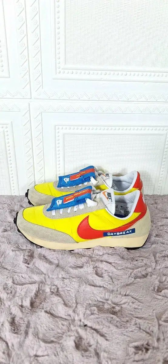 235 NIKE(ナイキ) デイブレイク イエロー レディーススニーカー スニーカーズ トレッキングシューズ
