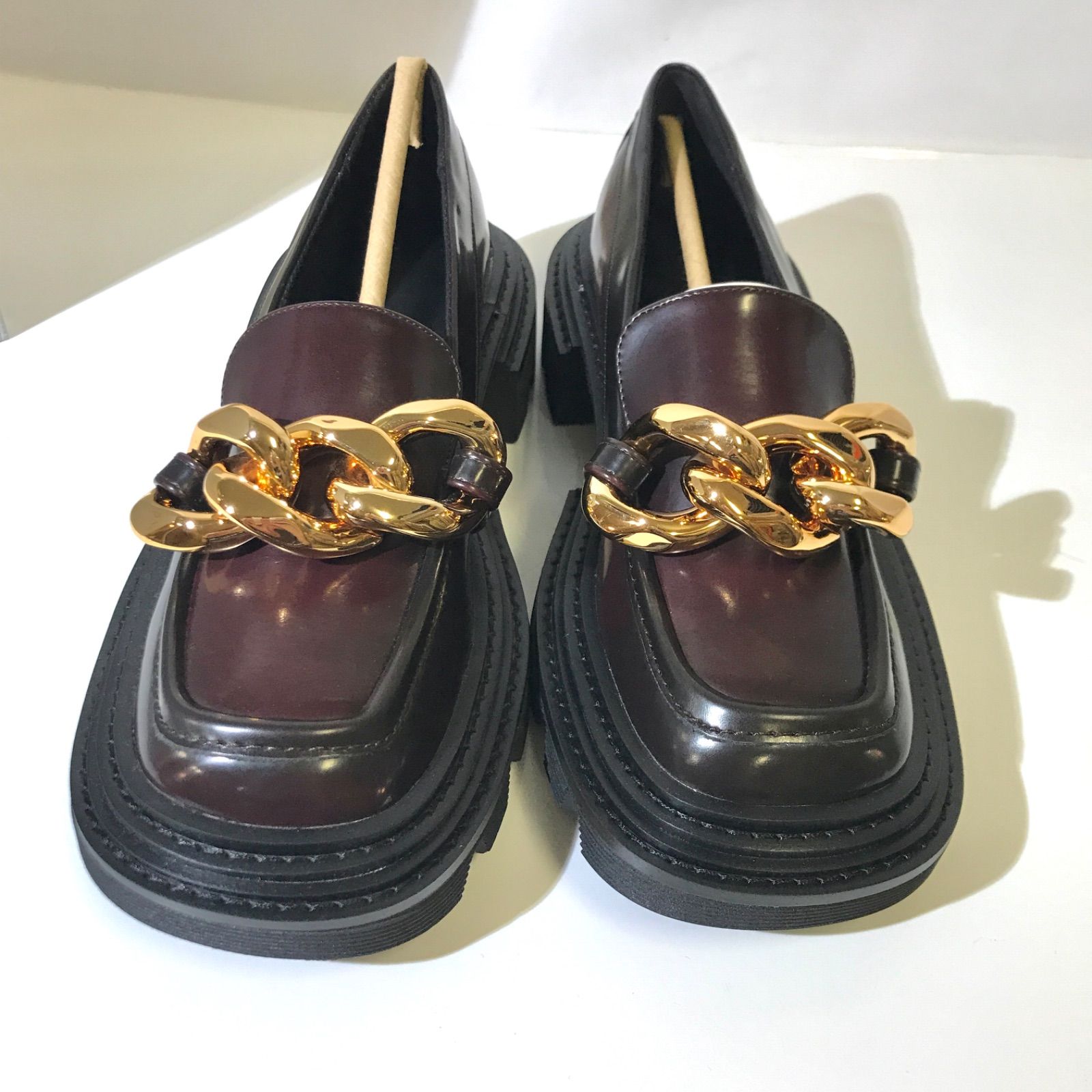 Perline ペルリーネ チャンキーチェーンローファー （Burgundy） CHARLES&KEITH Perline ペルリーネ チャンキーチェーン