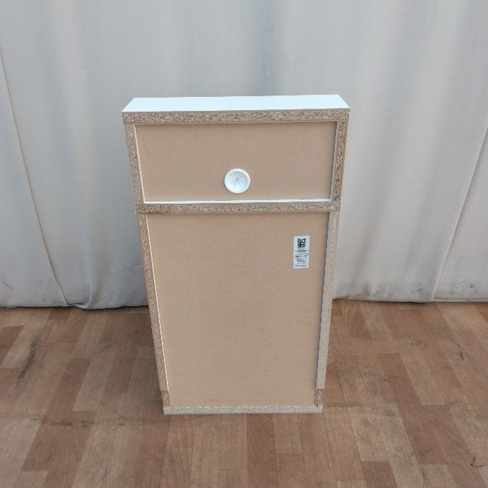 カウンター天板に収まるチェスト