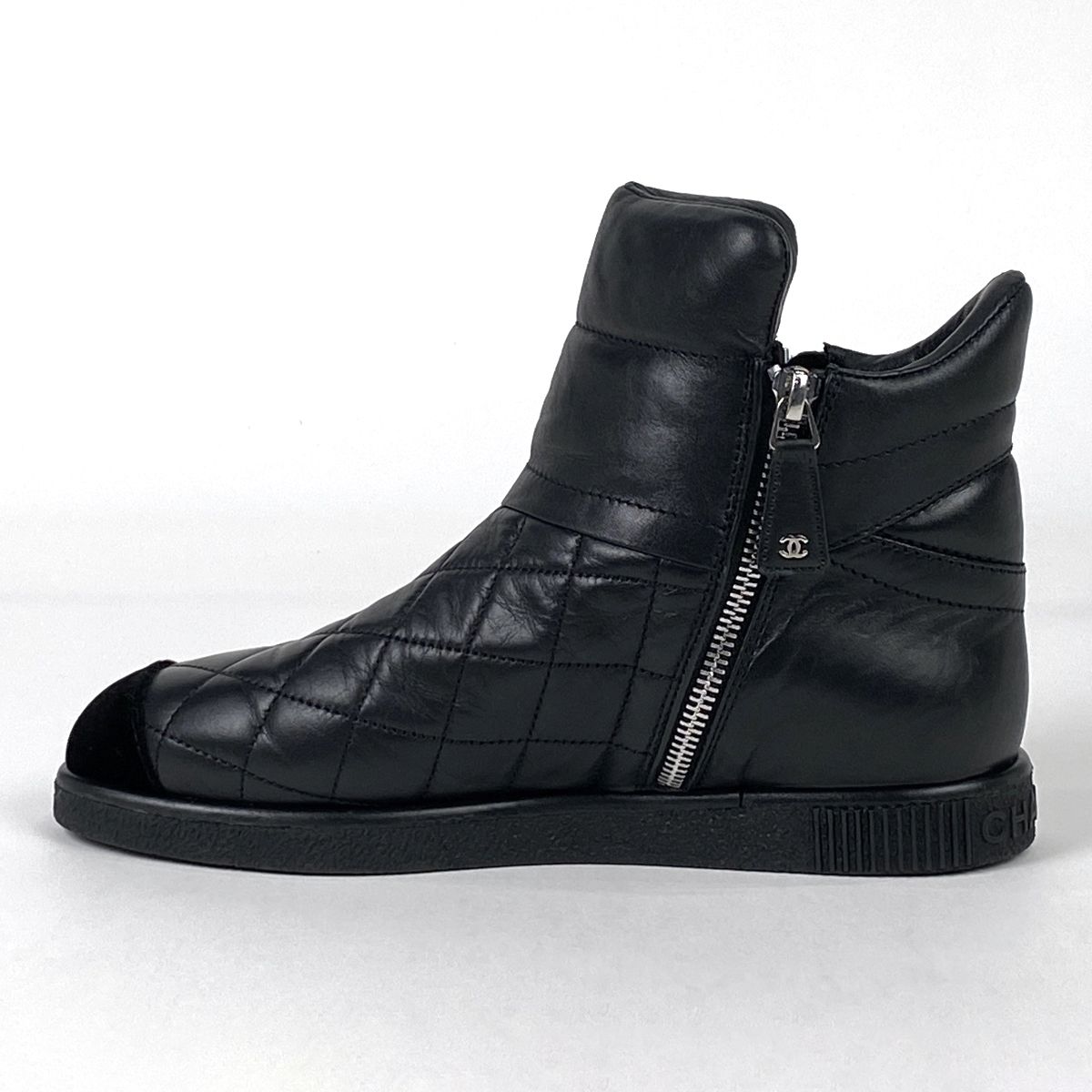 CHANEL ショートブーツ スエード ココ マトラッセ ブラック 38.5 CHANEL - シャネル ショートブーツ ココマーク スエード