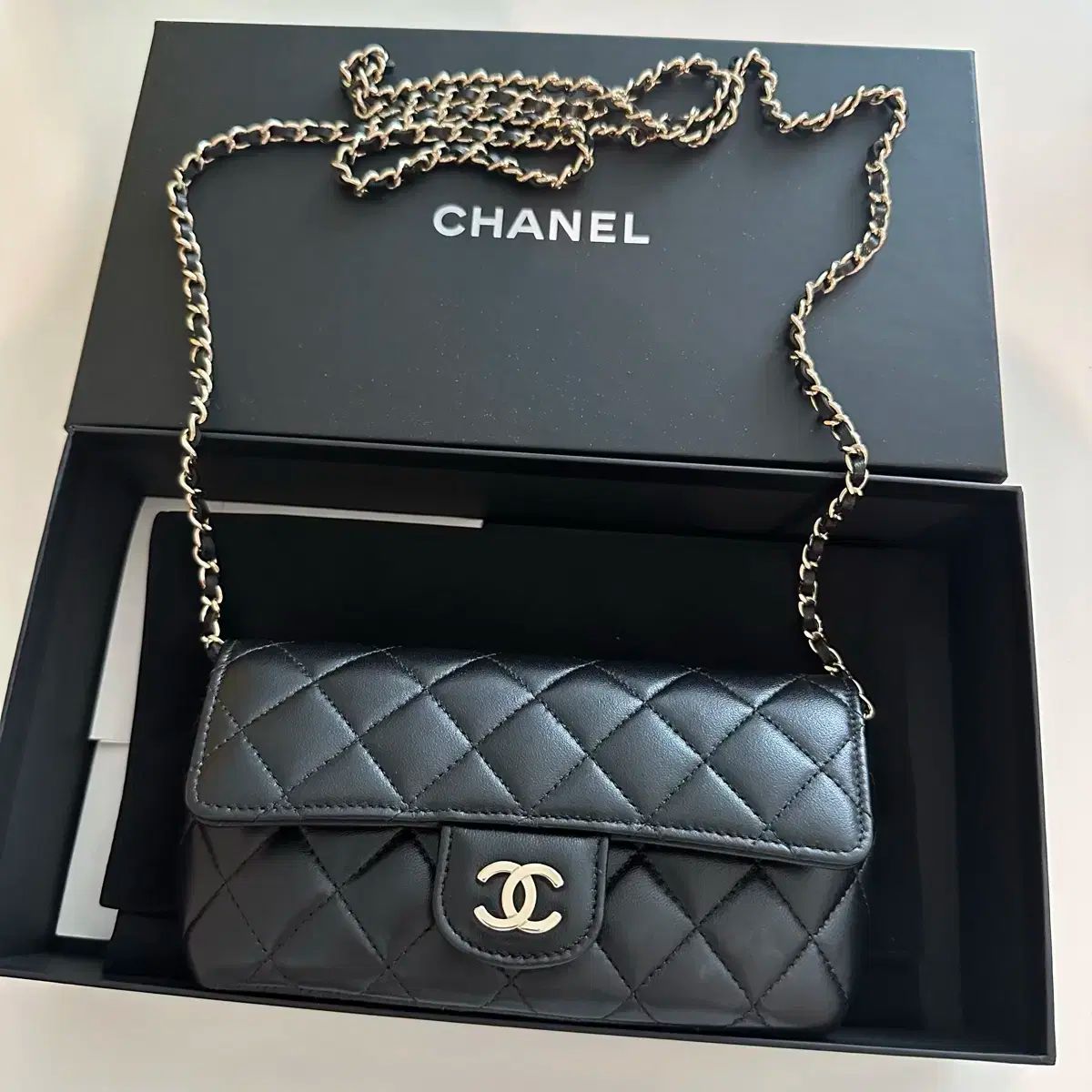 シャネル サングラスバッグ ラムスキン ブラック