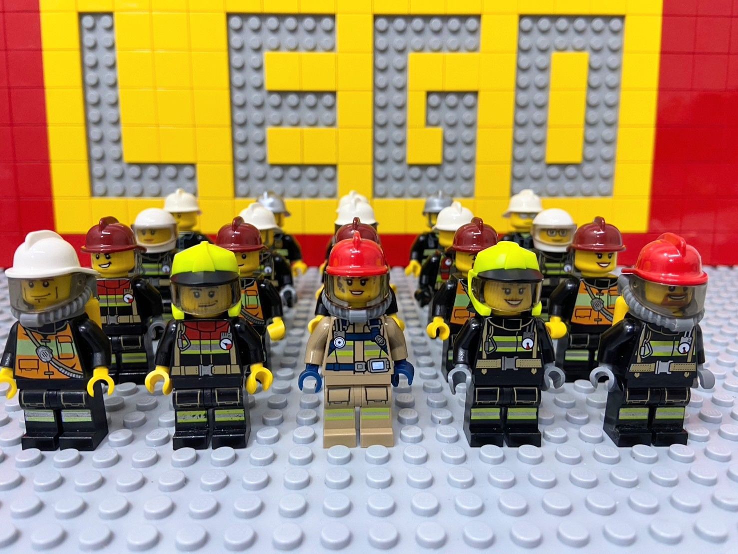 全国無料，豊富な ☆ファイヤーレスキュー☆ レゴ　ミニフィグ　大量20体　消防士　レスキュー隊　( LEGO 人形 シティ 消防署 知育玩具