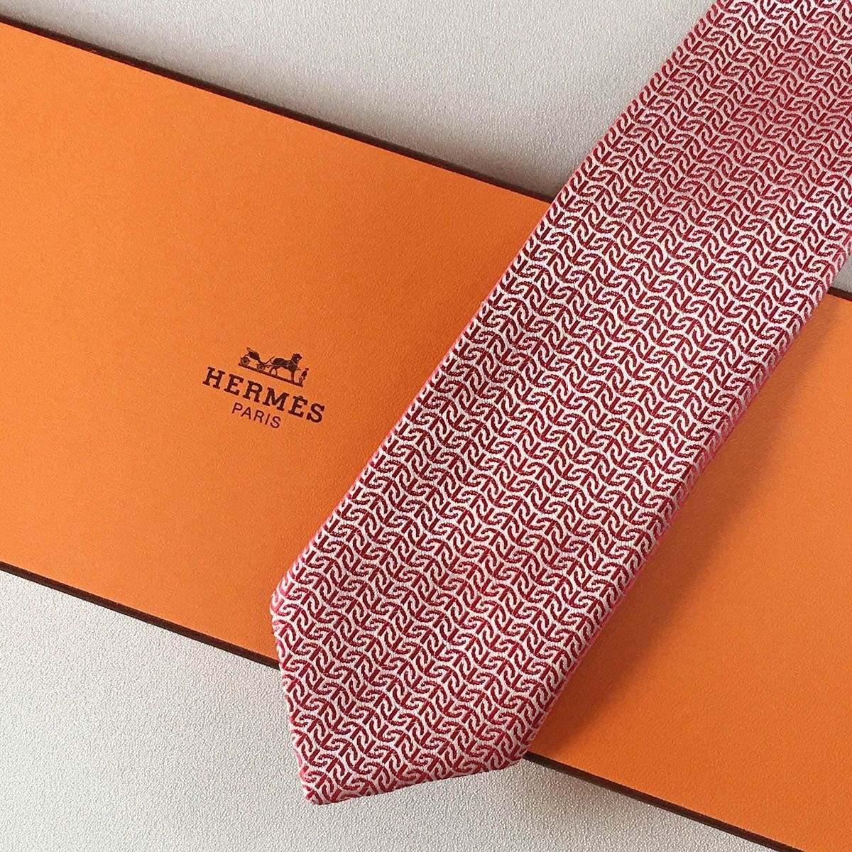 美品 エルメス HERMES ネクタイ シルク100% フランス製 レッド 254-475