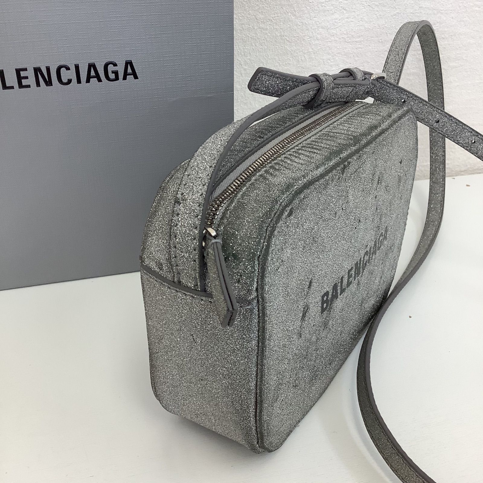 BALENCIAGA バレンシアガ エブリデイカメラバッグ - メルカリ BALENCIAGA バレンシアガ エブリデイカメラバッグ - メルカリ