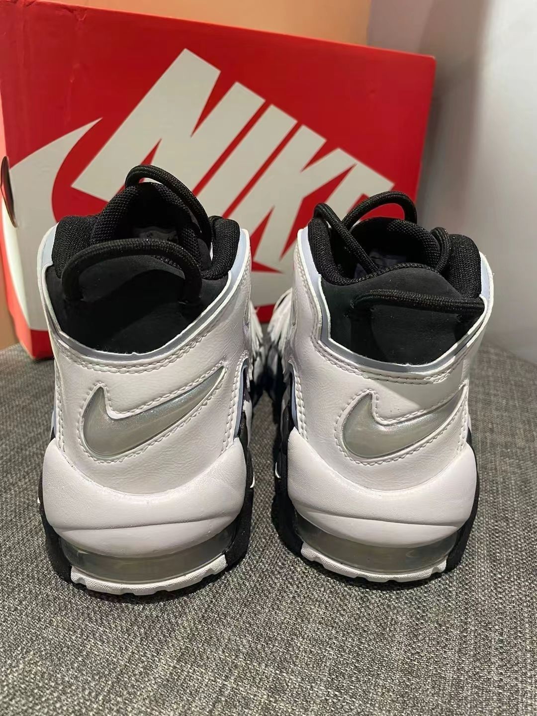 新品 未使用 NIKE エア モアアップテンポ