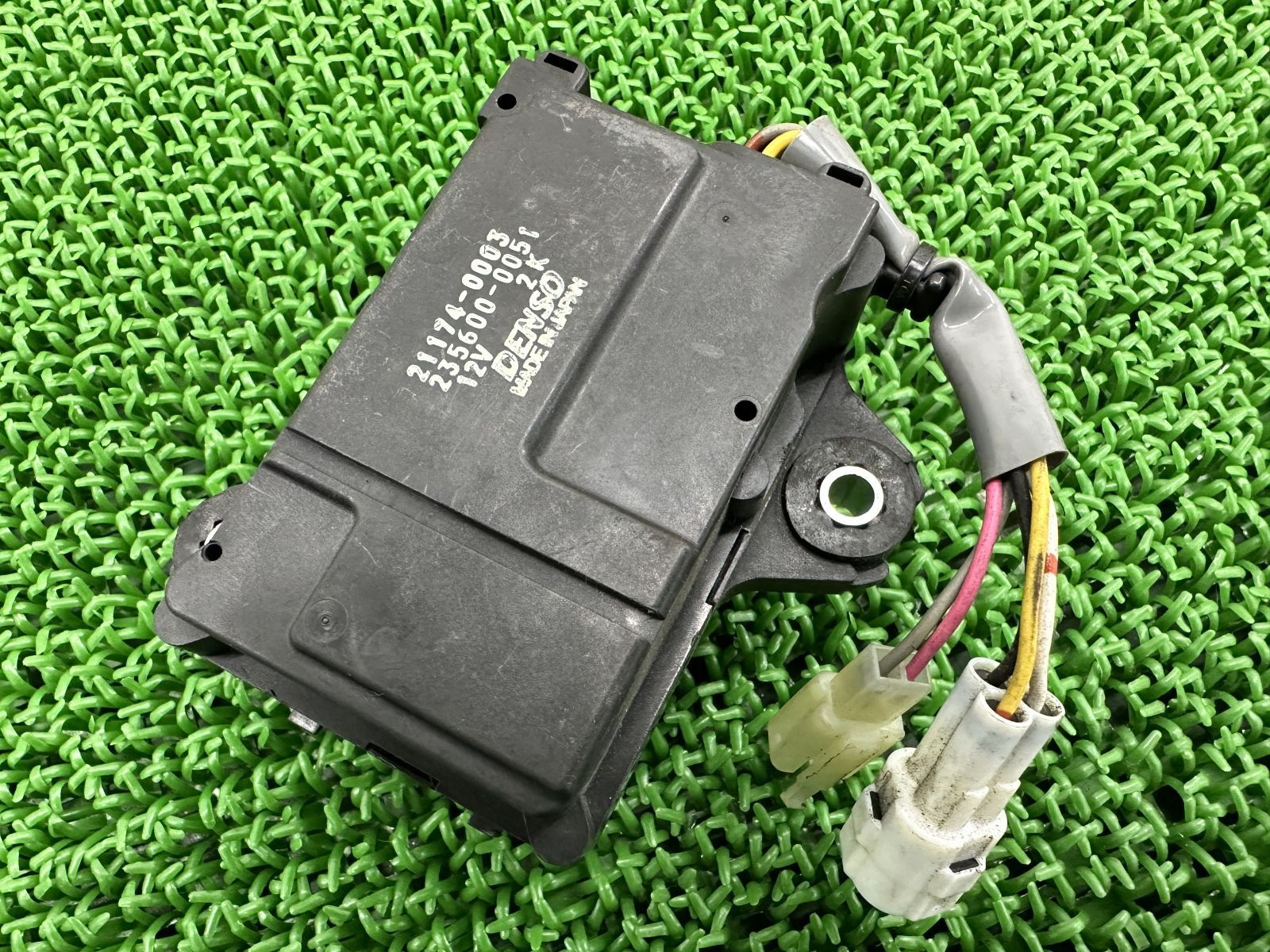 ラガコメです SIDE LINE LOOSE TRACK JACKET(UNISEX)｜CONVERSE TOKYO (コンバース