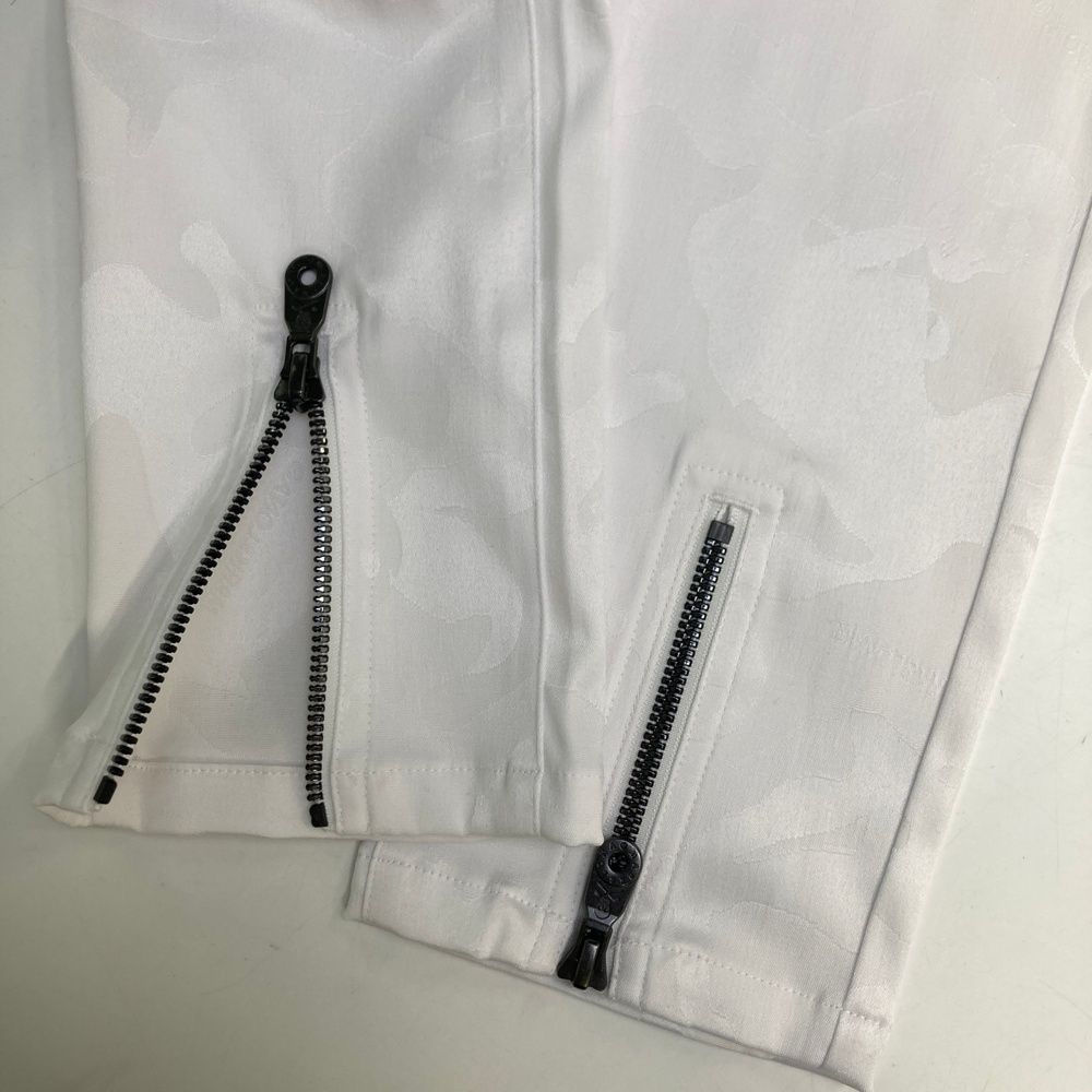 モデル ストレッチパンツ