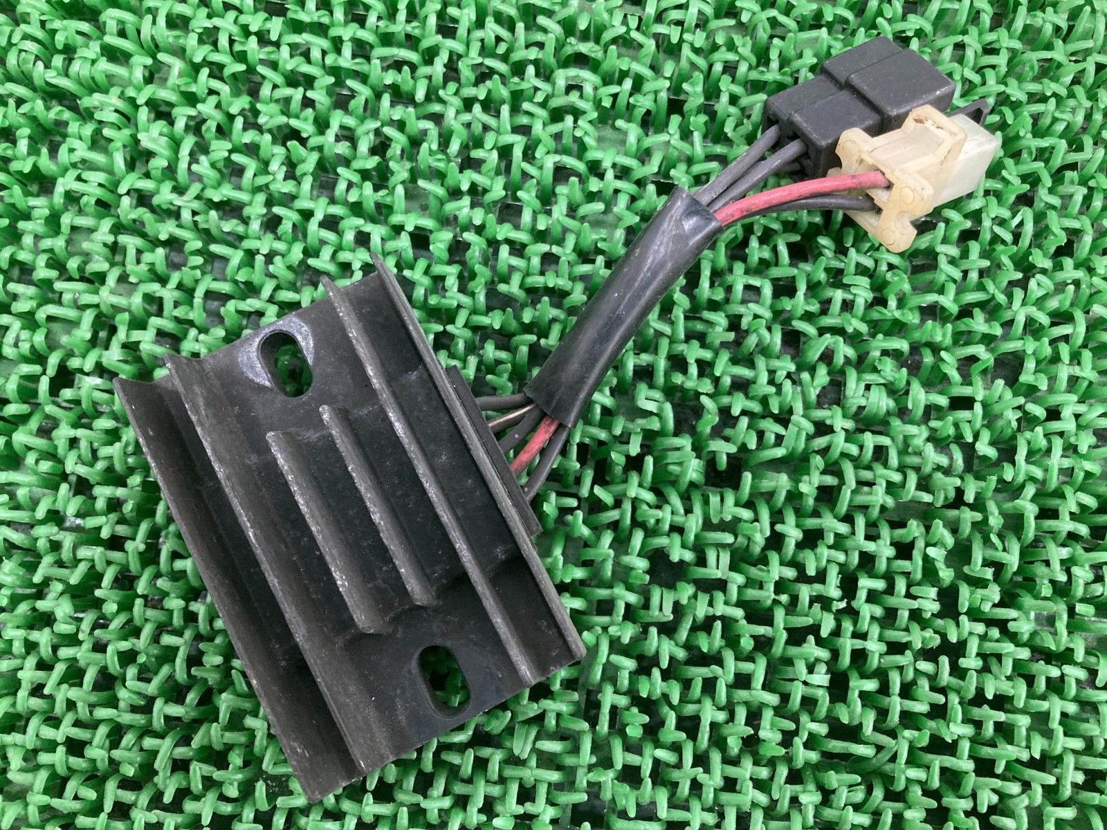 ST250 レギュレター スズキ 純正 バイク 部品 NJ4AA レギュレーター レクチファイア グラストラッカー 品薄 車検 Genuine Fj