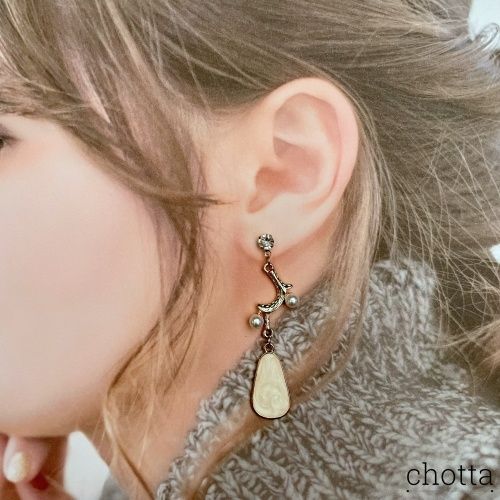 揺れるピアス ラインストーン パール チェーン 上品 韓国 アクセサリー