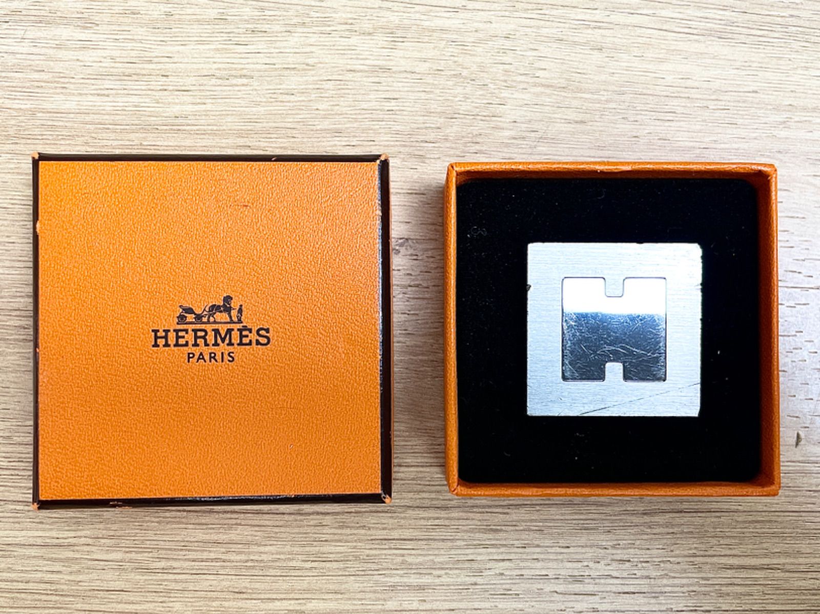HERMES エルメス フォトスタンド シルバー HERMES（フォトフレーム）のフリマアイテム一覧