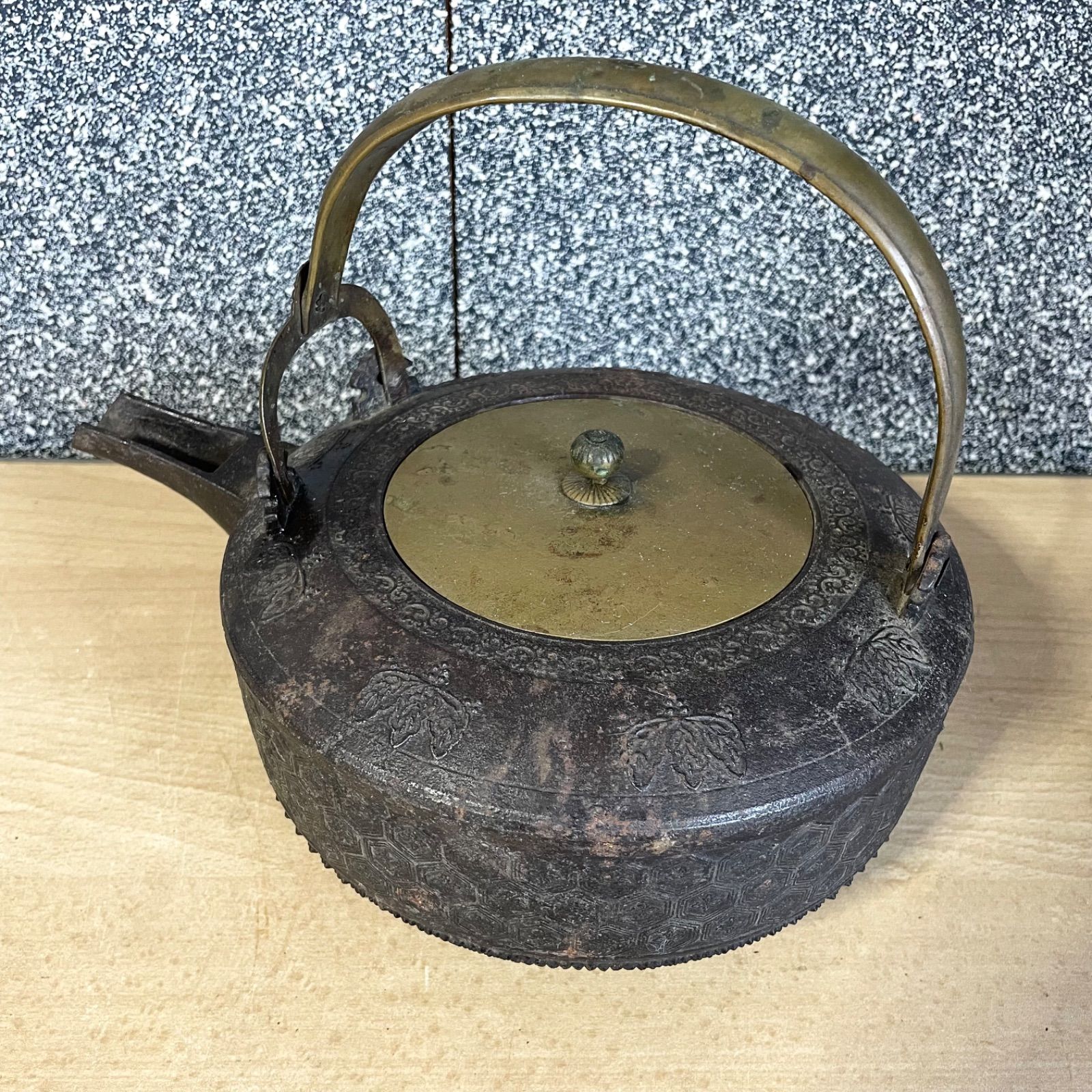 古い鉄瓶 時代物 茶道具 骨董 時代 鉄瓶 松図詩文 茶道具 銅蓋 急須 骨董 煎茶道具 鉄器 鉄分